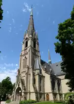Basel, die evangelisch-reformierte St.Matth�us-Kirche im Stadtteil Kleinbasel, 1893-95 im neugotischen Stil erbaut, besitzt mit 80m den h�chsten Kirchturm in Basel, Mai 2015