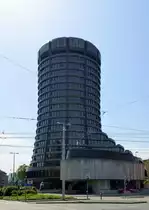Basel, der BIZ-Turm, Hauptsitz der Bank f�r Internationalen Zahlungsausgleich, erbaut 1972-77, 70m hoch, Architekt war Burckhardt&Partner, Mai 2015
