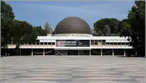 Lissabon. Das Planetarium Calouste Gulbenkian befindet sich neben dem Mosteiro dos Jer�nimos. 10.05.2015