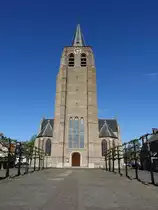 Wouw, St. Lambertus Kirche, erbaut ab 1270, Kirchturm von 1480 (30.04.2015)