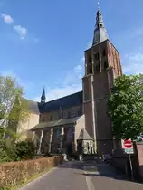 Boxtel, sp�tgotische St. Petrus Kirche, erbaut im 15. Jahrhundert mit Turm von 1469 
(01.05.2015) 