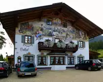 Garmisch-Partenkirchen, Fassadenmalerei am Alpengasthof  Zum Schweizerbartl  im Ortsteil Kaltenbrunn, Sept.2014