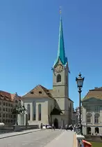 Z�rich, Fraum�nsterkirche und M�nsterbr�cke. Aufnahme vom 19. Mai 2014, 12:45