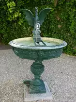 Basel, Basilisken-Brunnen mit dem Basler Wappentier, 28 dieser Brunnen stehen im Stadtgebiet, die �ltesten seit 1898, Mai 2015