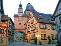 Rothenburg ob der Tauber, Markusturm mit R�derbogen (19. Mai 2015)