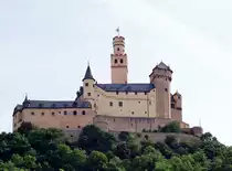Die Marksburg oberhalb von Braubach. Sie ist die einzige nie zerst�rte H�henburg am Mittelrhein und Sitz der Deutschen Burgenvereinigung. (31. Mai 2015)