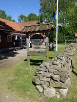 Falk�ping, Freilichtmuseum �sle T�, Schwedens gr��ter erhaltener H�usler-Besiedelung,
von den 20 H�tten sind 7 zeitgem�� eingerichtet (14.06.2015)