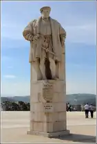 Coimbra. Der portugiesische K�nig Dom Joao III siedelte die 1290 gegr�ndete Universit�t 1537 endg�ltig in Coimbra an. Sein Denkmal steht auf dem Platz der Universit�t. 09.05.2015