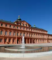 Rastatt, das Schlo� von der Gartenseite mit Springbrunnen, April 2015