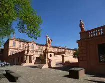 Rastatt, Einfahrt zum Ehrenhof des Schlo�es, April 2015