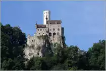 Schloss Lichtenstein, das M�rchenschloss W�rttembergs, thront hoch �ber dem gleichnamigen Ort. Es wurde 1840 bis 1842 im damals beliebten romantischen Historismus errichtet. 12.07.2015