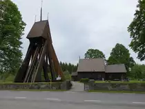 Kumla, Holzkirche von T�ngerasa, Chor erbaut ab 1290, Langhaus 1340, Glockenturm von 1658 (17.06.2015)