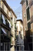 In der Altstadt von Palma de Mallorca geht es recht eng zu. Scan vom Dia, 2005 (Matthias)