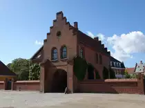 Klostertor von Sor�, eines der �ltesten bewohnten H�user in D�nemark, erbaut um 1200 (20.06.2015)