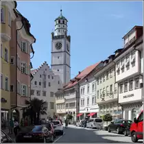 Ravensburg. Blick durch die Kirchstra�e mit dem 51 m hohen Bl�serturm im Hintergrund. 11.07.2015