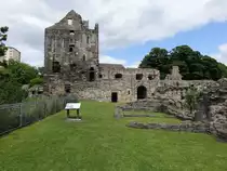 Kirkcaldy, Ravenscraig Castle, erbaut von 1460 bis 1463 unter K�nig James III., Stammhaus der Grafen von Orkney (09.07.2015)
