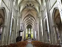 Quintin, Mittelschiff der Notre-Dame de Delivrance Kirche (13.07.2015)