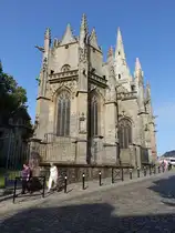 Hennebont, Kirche Notre-Dame-du-Paradis, Sp�tgotik, erbaut im 16. Jahrhundert (16.07.2015)