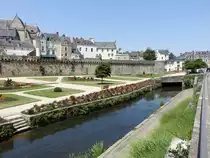 Vannes, G�rten entlang der Stadtmauer (16.07.2015)