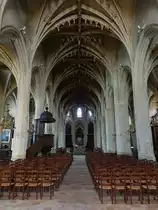 Mortagne-au-Perche, Mittelschiff in der Notre Dame Kirche (17.07.2015)