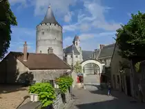 Ch�teaudun, Rue du Chateau mit Schlo�portal (18.07.2015)