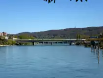 Basel, Blick rheinaufw�rts zur Schwarzwaldbr�cke, auf dem Bergr�cken dahinter der 251m hohe Basler Fernsehturm, April 2015
