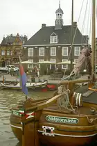 Zur Waage und B�rse in Leer (Ostfriesland). Aufnahme: August 2005.