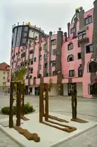 Die Gr�ne Zitadelle und Erhard-H�bener-Platz in Magdeburg. Aufnahme: Juli 2006.