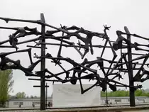 KZ-Gedenkst�tte Dachau: Ausschnitt aus der von Nandor Glid geschaffenen Skulptur. Aufnahme: 4. Mai 2005.