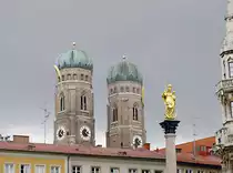 Die beiden T�rme der M�nchener Frauenkirche. Aufnahme: 3. Mai 2005.