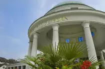 Der Hyllige Born in Bad Pyrmont ist die ber�hmteste und �lteste der Heilquellen, die bereits seit dem sp�ten Mittelalter zun�chst f�r Trinkkuren und sp�ter auch f�r Badekuren genutzt wurde. Aufnahme: Juli 2007.