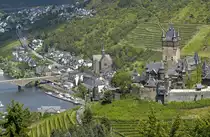 Cochem von der Hauptstra�e B 259 aus gesehen. Aufnahme: Juli 2007.