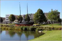 Cuxhaven. Gr�nanlage bei der Stadtbibliothek. 30.09.2015