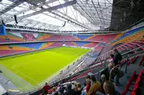 Die Amsterdam Arena ist ein von der UEFA ausgezeichnetes Stadion der Kategorie 4. Der Fu�ballverein Ajax Amsterdam tr�gt in dem Stadion seine Heimspiele aus. Als erstes europ�isches Stadion verf�gt die Spielst�tte �ber ein verschlie�bares Dach, das eine wetterunabh�ngige Nutzung erm�glicht. Dieses Dach besteht aus einer Stahl-Glas-Konstruktion und hat eine Gesamtfl�che von 33.625 m�. Aufnahme: August 2008.