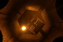 Das Norderneyer Kap von unten nach oben gesehen.Aufnahme: April 2008. Das Kap ist eine 13 m hohe Bake, die sich am �stlichen Rand des Stadtgebietes auf dem Weg zur Siedlung Nordhelm befindet. Es wurde im Jahr 1848 auf Bitte der Emder Kaufleute als pyramidenf�rmiges Balkenger�st aus mit Pech versiegeltem Holz auf einer D�ne errichtet, um Schiffsunf�lle und Fehldeutungen einzuschr�nken.