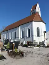 Ampermoching, Pfarrkirche St. Peter, erbaut im 15. Jahrhundert (19.04.2015)