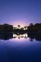 Abendstimmung am Schwimmbad im Feriendorf Tivoli in Praia da Rocha/Portim�o. Aufnahme: Juli 2010.