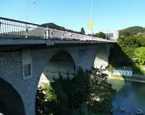 Baden, die 275m lange Hochbr�cke �ber die Limmat, 1926 er�ffnet, geh�rt zu den �ltesten Stahlbetonbr�cken der Schweiz, Sept.2015