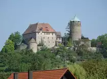 Burg Colmberg, Mittelalterliche Abschnittsburg mit Halsgraben im Nordosten und Bering �ber nach Westen, erbaut ab dem 11. Jahrhundert, Bergfried von 1250 (14.05.2015)