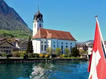 Beckenried, die Pfarrkirche St. Heinrich am Ufer des Vierwaldst�ttersees, erbaut 1786 bis 1790 nach den Pl�nen des Luzerner Architekten Nikolaus Purtschert und 1807 eingeweiht - 22.04.2015