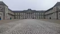 Schloss Commercy, barocker Ehrenhof, erbaut von 1708 bis 1717 durch Germain Boffrand f�r den F�rsten Charles Henri de Lorraine-Vaud�mont (26.10.2015)