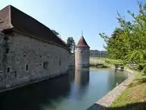 Schlo� Hallwyl, Blick �ber den Wassergraben zum Verliesturm, Sept.2015