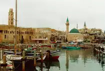 Akko ist eine alte Hafenstadt im Nordbezirk Israels in Galil�a an der K�ste des �stlichen Mittelmeers. Der Hafen der Stadt, die mehrere Jahrhunderte lang eine wichtige Hafenstadt des �stlichen Mittelmeers war, hat inzwischen stark an Bedeutung verloren. Aufnahme: Fabruar 1987 (digitalisiertes Negativfoto).