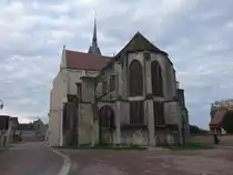 Mussy-sur-Seine, gotische St. Pierre Kirche, erbaut im 13. Jahrhundert (27.10.2015)