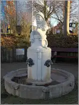 Bremerhaven. Der Klabautermann-Brunnen markiert das n�rdliche Ende der Deutschen M�rchenstra�e. 12.11.2015