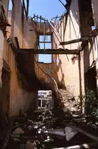 Durch den 1974-Krieg zerst�rtes Haus in Nicosia. Aufnahme: April 1995 (eingescanntes Dia).