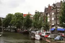 Gracht mit Giebelh�usern in Amsterdam. Aufnahme: Juli 1986 (digitalisiertes Negativfoto).