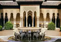Alhambra in Granada. Der Patio de los Leones - der L�wenhof - ist einer der bekanntesten Bauwerke innerhalb der Alhambra und liegt in den Nasridenpal�sten. Aufnahme: Juli 1986 (digitalisiertes Negativfoto).