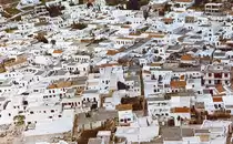 Die autofreie  Altstadt von Lindos von Akropolis aus gesehen. Aufnahme: April 1984 (digitalisiertes Negativfoto).