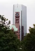 Alt und neu in Toronto. Das alte Rathaus und ein modernes Glasgeb�ude. Aufnahme: Juli 1987 (digitalisertes Negativfoto).